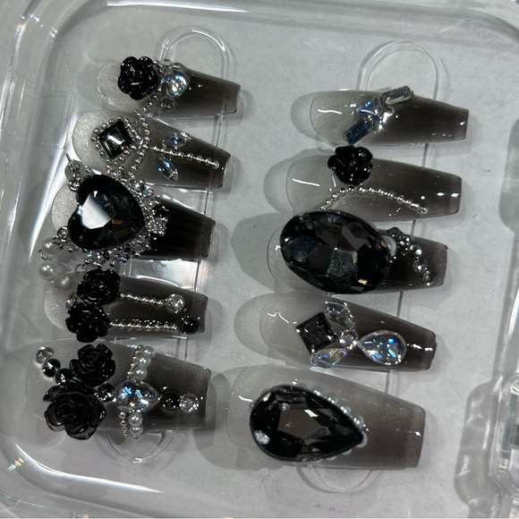 New press on nails - Picture 2 of 4